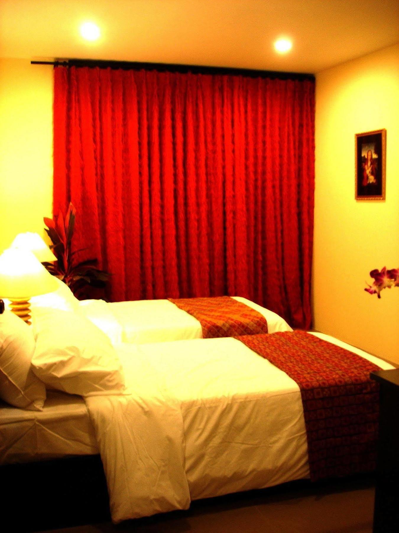 The Bang Khun Phrom Suites Bangkok Exterior photo